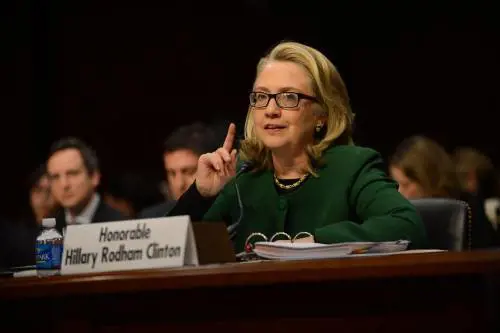 Per la Clinton scandalo infinito: ecco come è sfuggita alla Fbi
