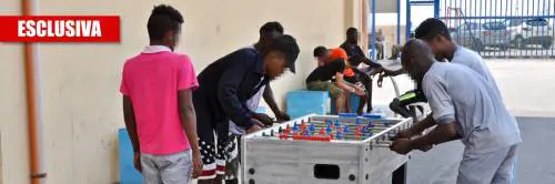 Tra gli sbarcati di Open Arms: "Vite a rischio? Stavano bene"