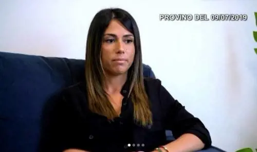 Uomini e Donne presenta Giulia, la nuova tronista: il web applaude alla “normalità”