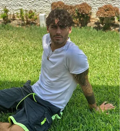 Alberto Urso ha cambiato look, la foto su Instagram