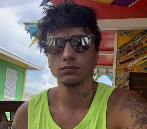 Ultimo pubblica una nota scolastica del 2013: "Ora canto sempre e non sottovoce"