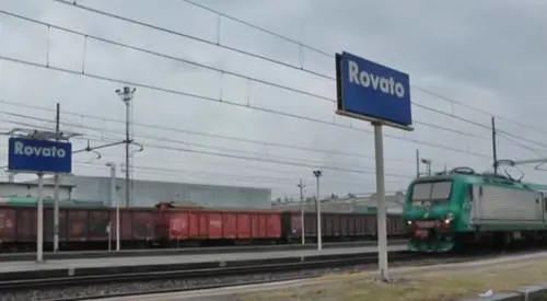 Brescia, straniero senza biglietto tenta di azionare freno emergenza
