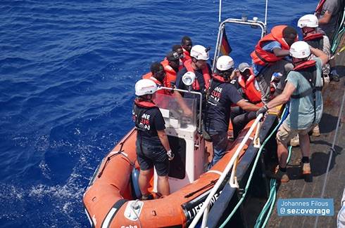Nave Ong, Salvini getta l'amo a M5S