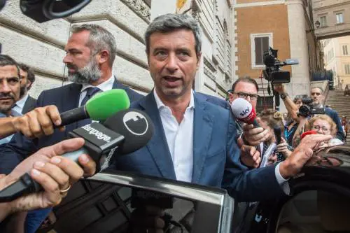 Orlando agita il governo: "Stop ultimatum o si sfascia tutto"