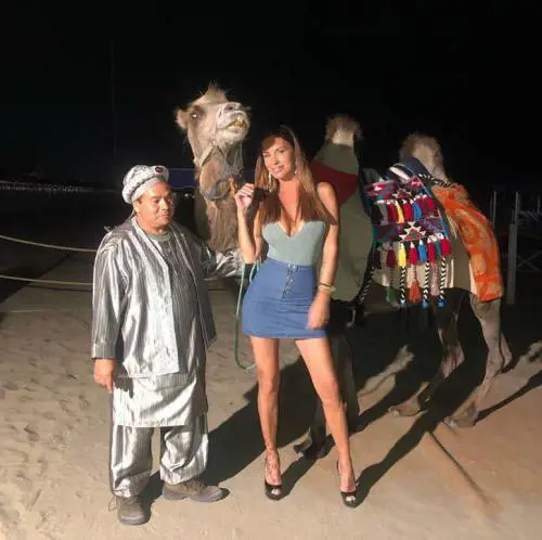 Forte dei Marmi, bufera dopo la festa in spiaggia con il cammello