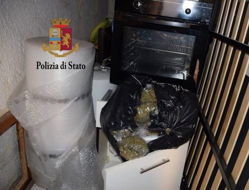 Nasconde un chilo e mezzo di marijuana nel box: 19enne in manette