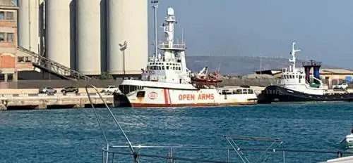 La Open Arms resterà in porto: sulla nave pende un fermo amministrativo 