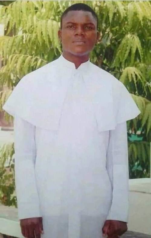 Nigeria, sacerdote ucciso e bruciato nella sua auto