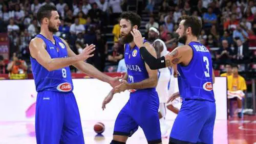 L'Italia inizia con una prima da record