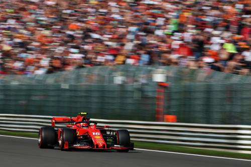 Formula Uno, la Ferrari fa la voce grossa a Spa: Leclerc in pole davanti a Vettel