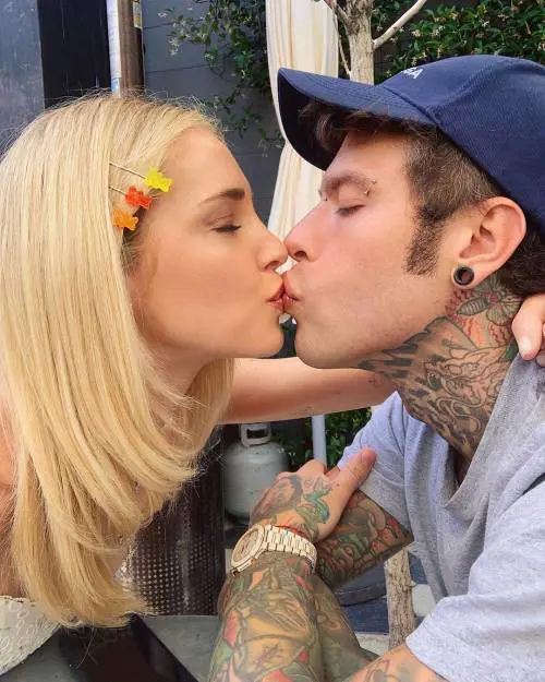 Chiara Ferragni è sensualissima e Fedez si gode il panorama