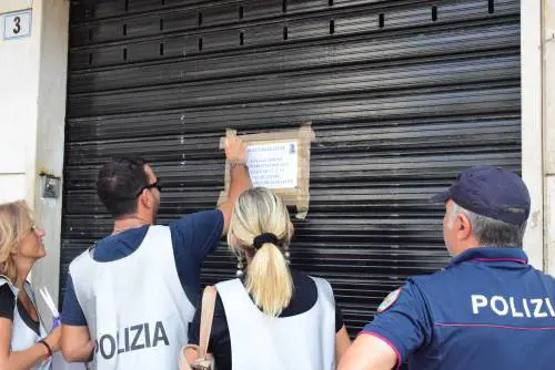 Lecce, da semplice minimarket a punto di ritrovo di pregiudicati