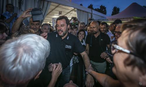 Salvini e Meloni soli in piazza. Gli azzurri: opposizione in aula