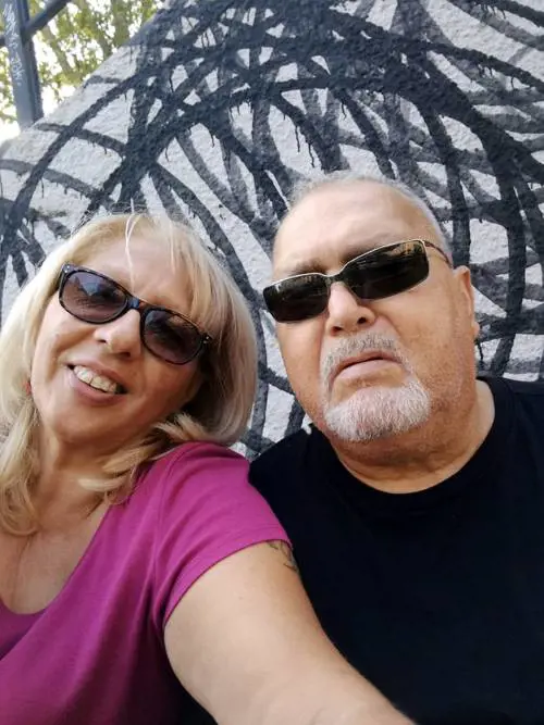 Massacra la moglie con cinque coltellate