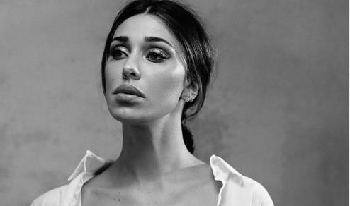 Belen Rodriguez si sbottona su Instgram e regala i fan caldissime emozioni 