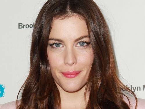 "Adoro essere un’eterna fidanzata". Liv Tyler rivela perché non si sposerà