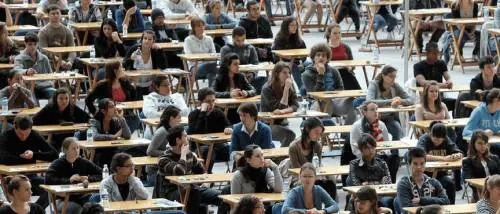 Prove concorso Regione Campania: disfunzioni, ritardi e malori