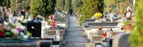 Choc a Pesaro, va al cimitero ma trova la sua foto sulla lapide