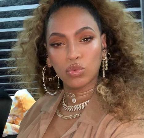 Beyonce è di nuovo incinta? Gli indizi nelle ultime foto social