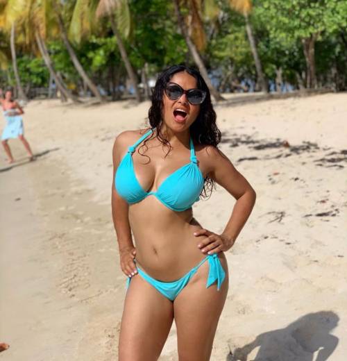 Salma Hayek festeggia 53 anni da sexy bellezza latina