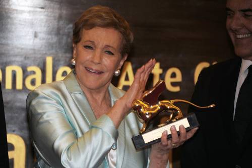 Julie Andrews riceve il leone d'oro alla carriera 