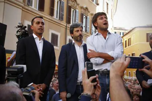 La lotta alla leadership paralizza e spacca il M5S: così i grillini rischiano di implodere