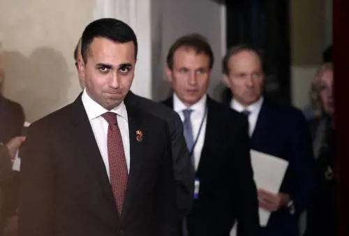 Di Maio si insedia: "Leali alla Ue e alla Nato, ma dialogheremo con tutti"