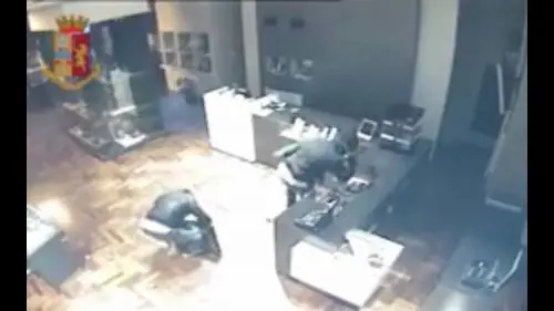 Sgominata banda di rapinatori a Palermo: svaligiate gioiellerie e negozi