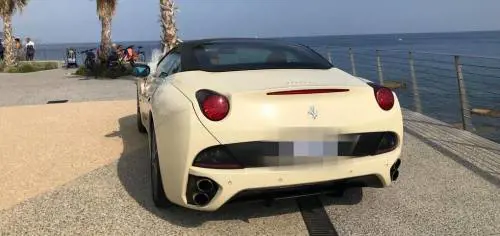 Bordighera, monegasco posteggia Ferrari su belvedere, 253 euro di multa