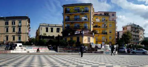 In giro con l'ascia nei pantaloni: denunciato un 20enne
