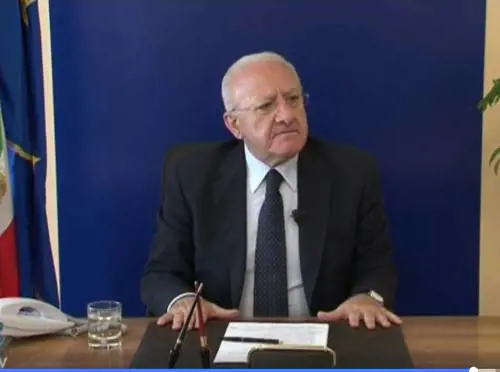 De Luca sul reddito di cittadinanza: "È servito a pagare la manovalanza della camorra"