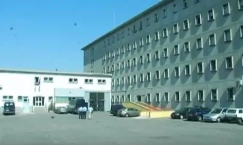 Imola, 45enne abusa sessualmente delle amiche della figlia: arrestato