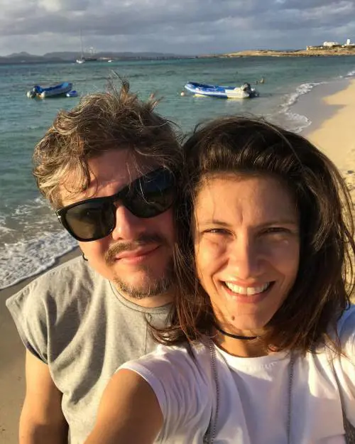 Elisa festeggia sui social 11 anni di amore vincendo la sua timidezza