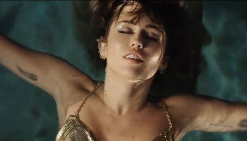 Miley Cyrus, web impazzisce per il video di "Slide Away"