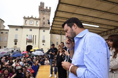 Salvini: "Si aggrappano alle poltrone per non far votare gli italiani"