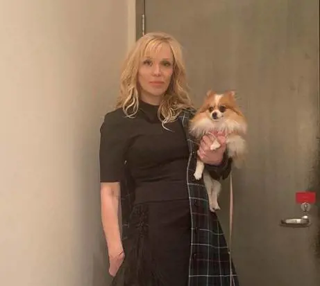Courtney Love attacca la famiglia dell'OxyContin: "Sono pulita, non mi venderò a loro"