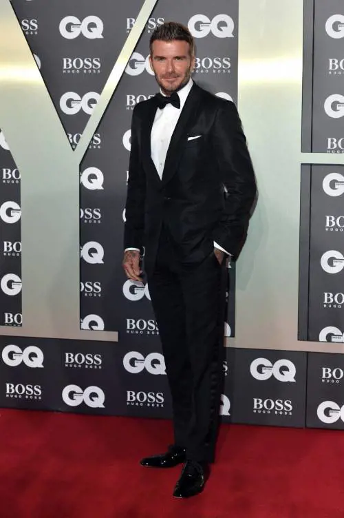David Beckham è calvo. Dove sono finiti i suoi capelli?
