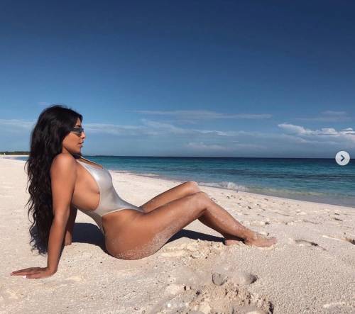 Kim Kardashian mozzafiato su Instagram: foto