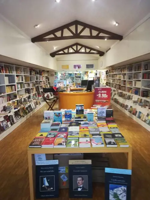 Palermo, chiude la storica libreria Broadway. I titolari: "Ha vinto Amazon"