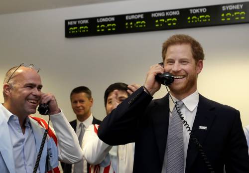 11 settembre, il principe Harry si trasforma in Gordon Gekko per beneficenza