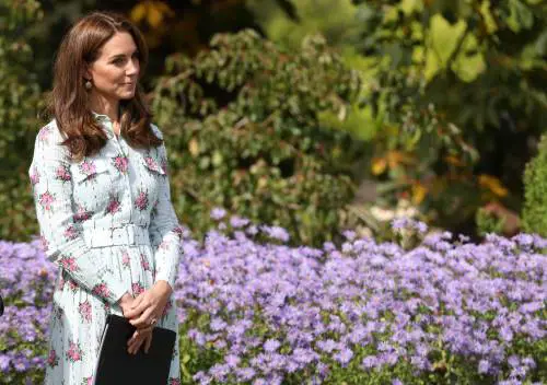 Kate Middleton, nuovo look a fiori: foto