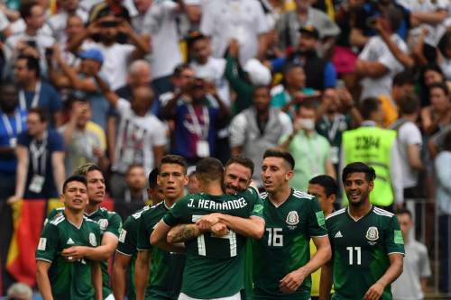 Messico ko 4-0 con l'Argentina: festa con modelle prima della partita