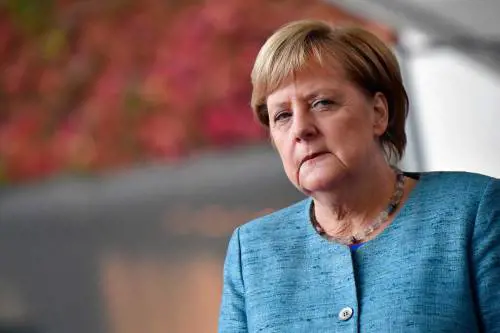 Merkel chiama. Erdogan: "L'embargo non ci ferma"
