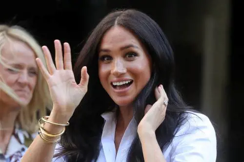 Meghan Markle lancia una linea di abbigliamento: foto