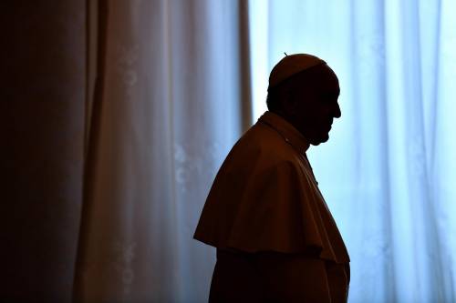 Il Papa a colloquio con il gesuita pro Lgbt: è polemica