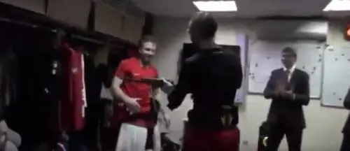 Hockey, Kononov è il migliore in campo: il premio è un AK-47