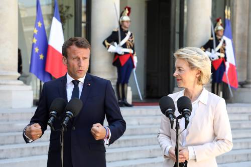 Si infrangono i sogni di Macron. La Von Der Leyen spegne l'esercito Ue
