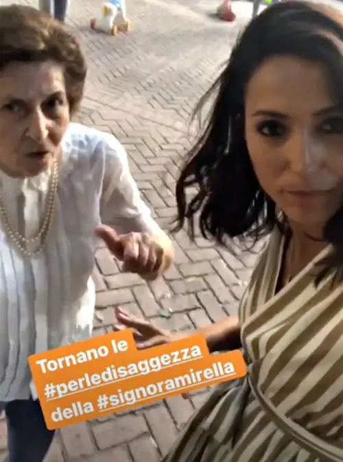 La suocera bacchetta Caterina Balivo: “Oscena!”