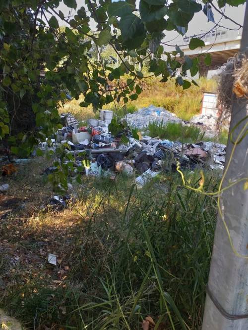 Salerno, scoperta microdiscarica: scatta il sequestro