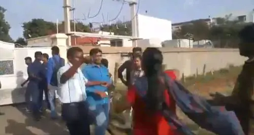 India, Dinesh cerca la terza moglie ma le altre due lo aggrediscono